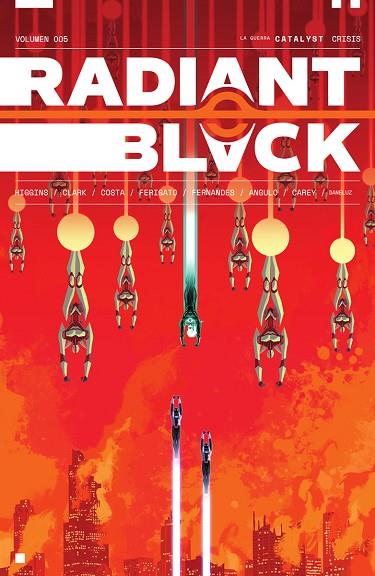 RADIANT BLACK 05 LA GUERRA CATALYST: CRISIS | 9788467949681 | KYLE HIGGINS & MARCELO COSTA & BECCA CAREY