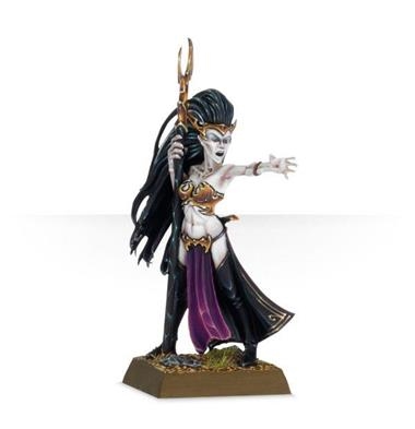 GRAN HECHICERA ELFA OSCURA | 5011921996155 | GAMES WORKSHOP