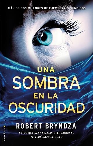 UNA SOMBRA EN LA OSCURIDAD | 9788416700707 | ROBERT BRYNDZA