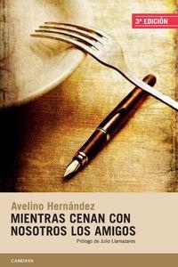 MIENTRAS CENAN CON NOSOTROS LOS AMIGOS | 9788415934103 | AVELINO HERNANDEZ